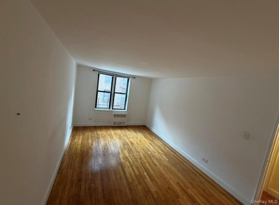 #4 photo, 83-30 Vietor Avenue, Elmhurst , NY 11373
