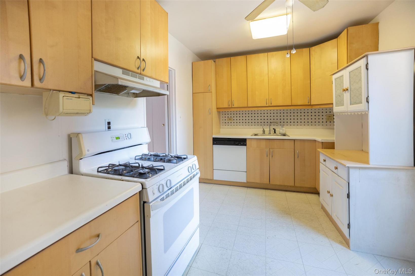 #9 photo, 144-30 Sanford Avenue, Flushing , NY 11355