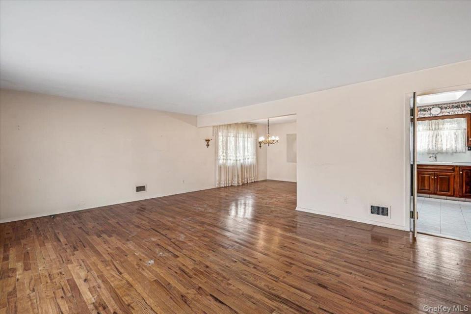 #3 photo, 156-14 14th Avenue, Beechhurst , NY 11357
