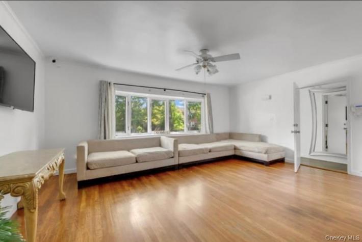 #4 photo, 16029 21st Road, Whitestone , NY 11357