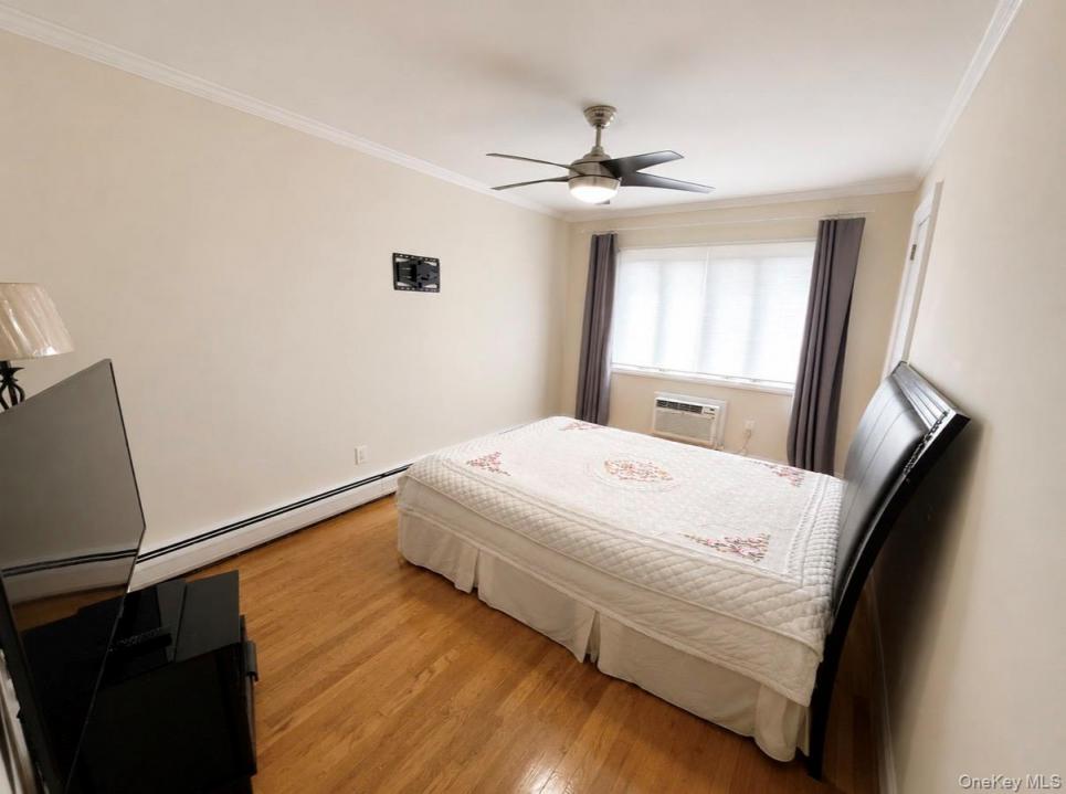 #7 photo, 201-10 26th Avenue, Bayside , NY 11360
