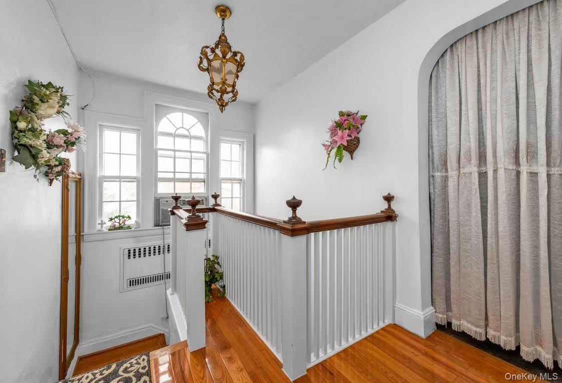 #7 photo, 38-19 223rd St, Bayside , NY 11361