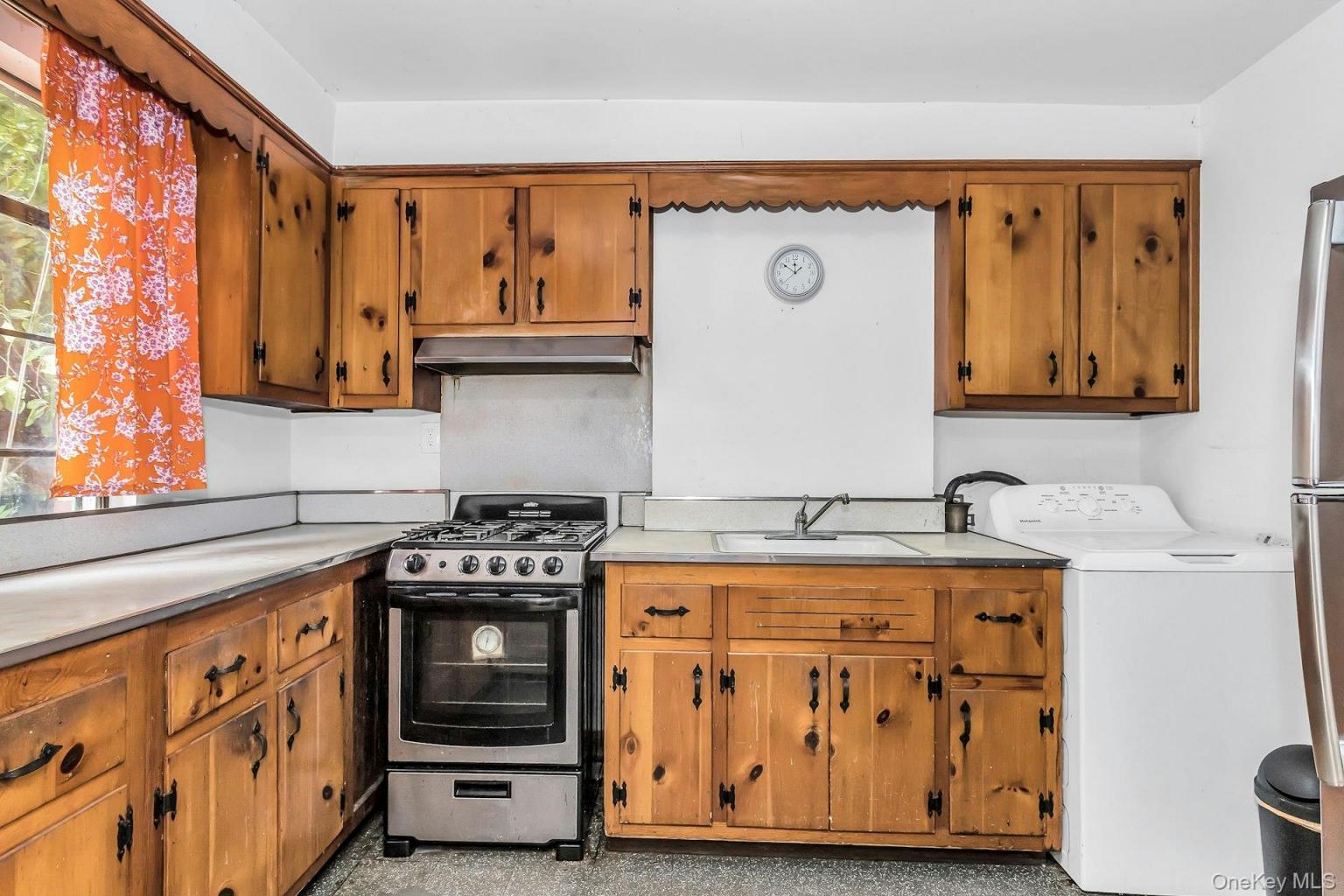 #7 photo, 12-08 152nd Street, Whitestone , NY 11357