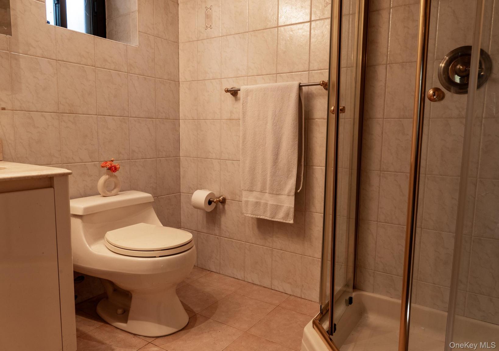 #19 photo, 2104 157th Street, Whitestone , NY 11357