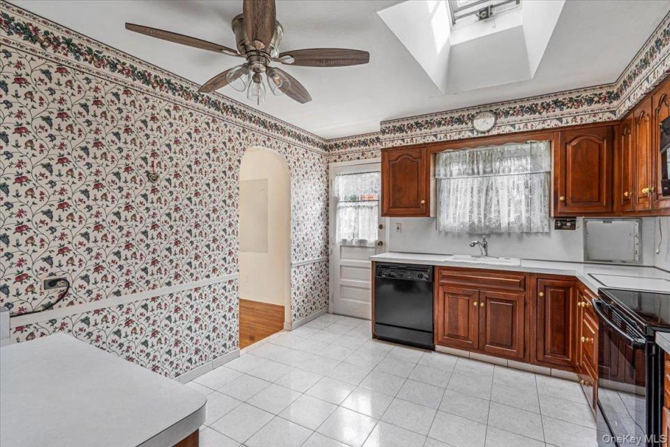 #10 photo, 156-14 14th Avenue, Beechhurst , NY 11357