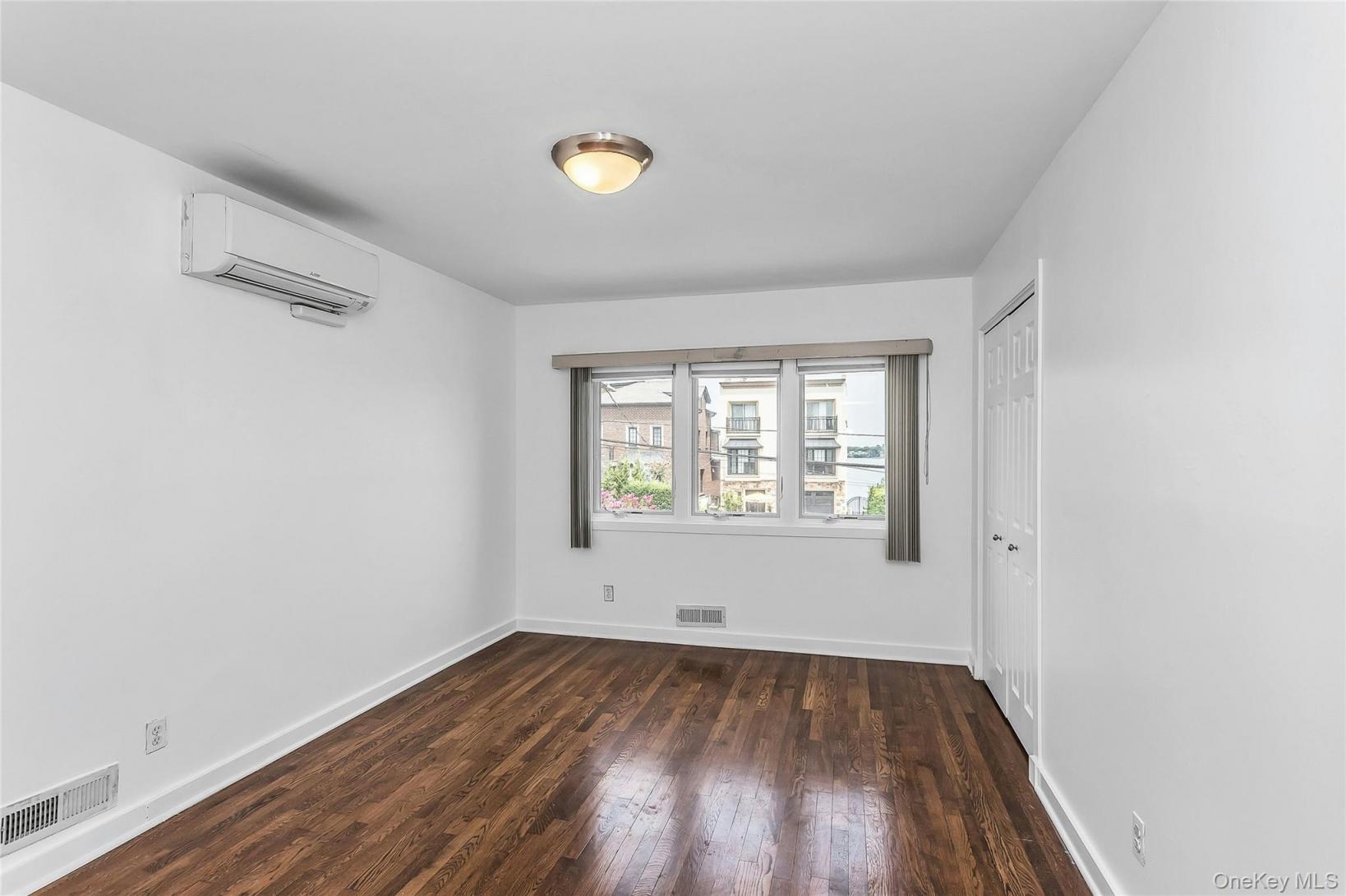#20 photo, 14962 Powells Cove Boulevard, Whitestone , NY 11357