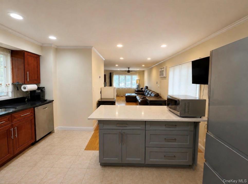 #5 photo, 201-10 26th Avenue, Bayside , NY 11360