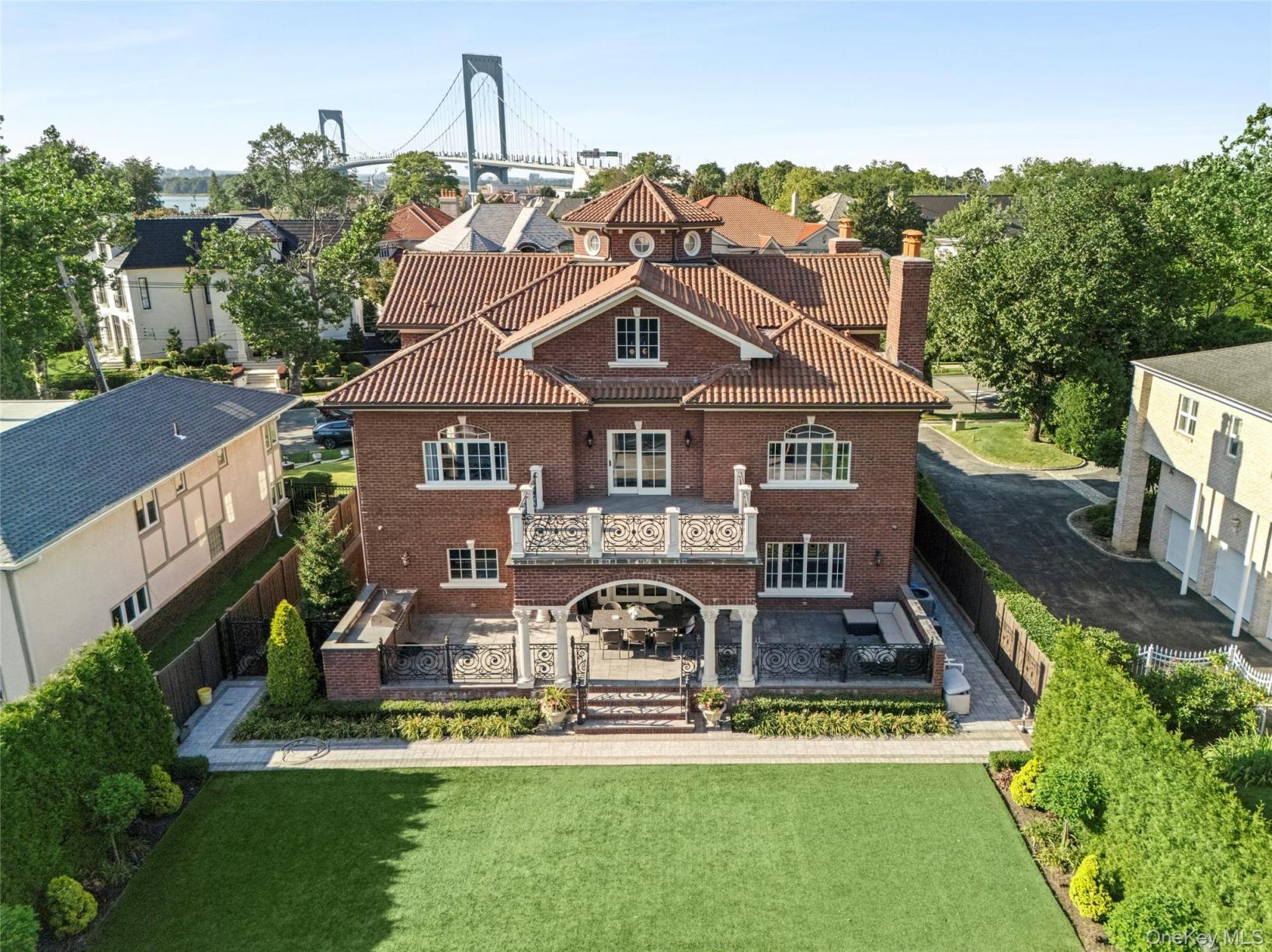 #3 photo, 18 Boulevard, Malba , NY 11357